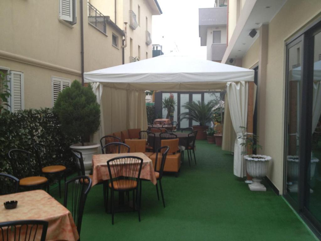 Hotel Okinawa Rimini Eksteriør billede