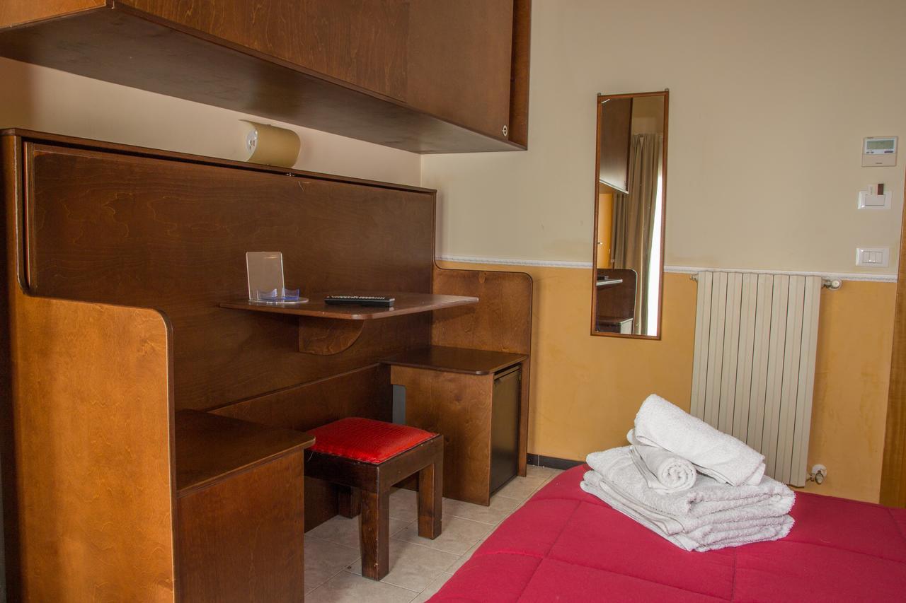 Hotel Okinawa Rimini Eksteriør billede